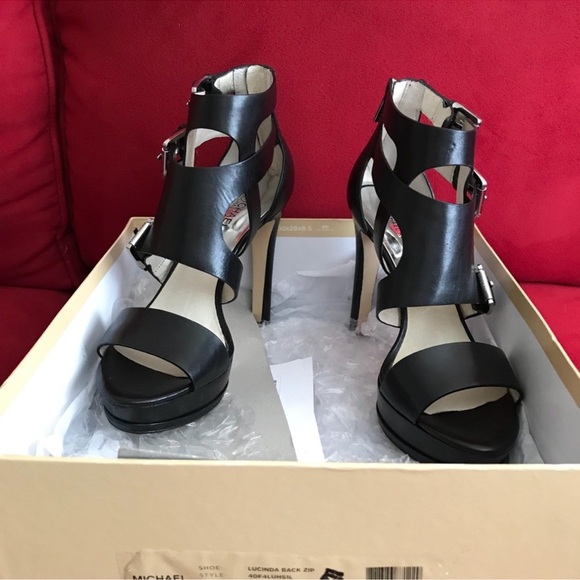 Beautiful Michael Kors heels! Size 8- 8.5 - Picture 3 of 7